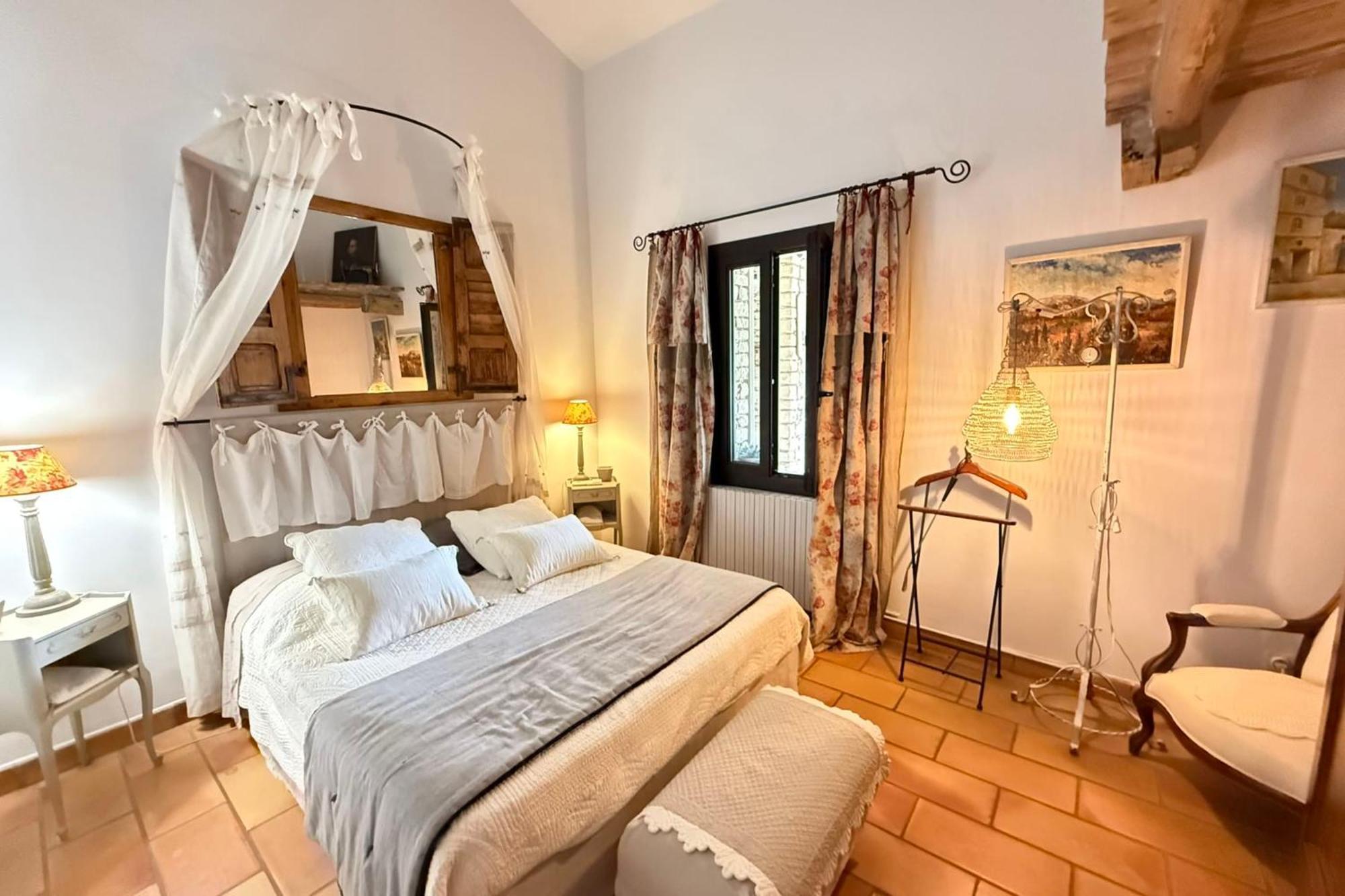Beautiful Provencal Villa With Pool And Jacuzzi Lacoste (Vaucluse) Exterior foto